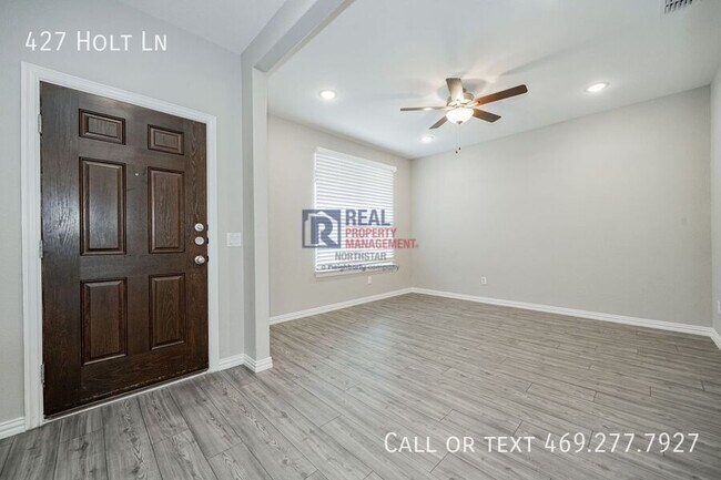 Foto del edificio - 427 Holt Ln