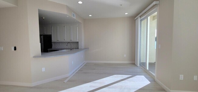Building Photo - 400 Baltic Cir