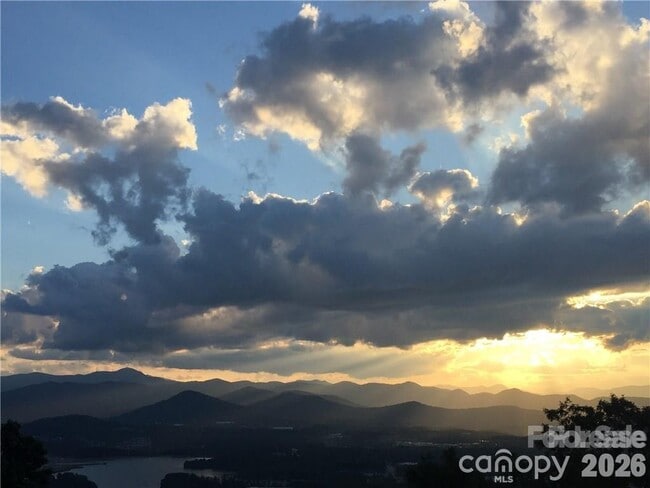 Building Photo - 40 Crestwood Dr