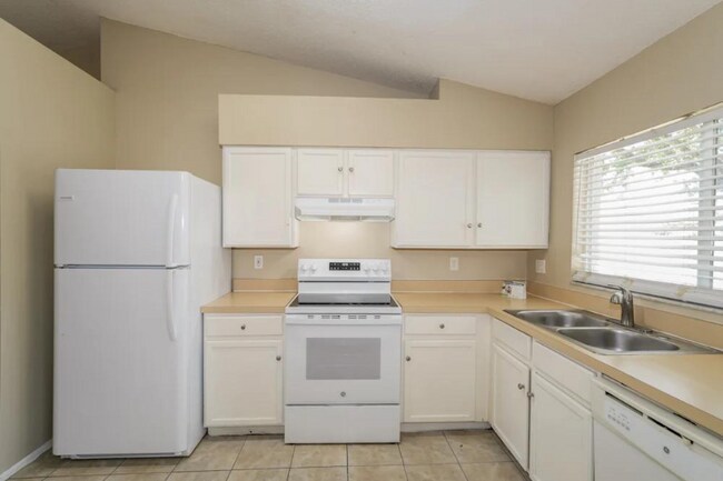 Foto del edificio - 1200 Blufield Ave