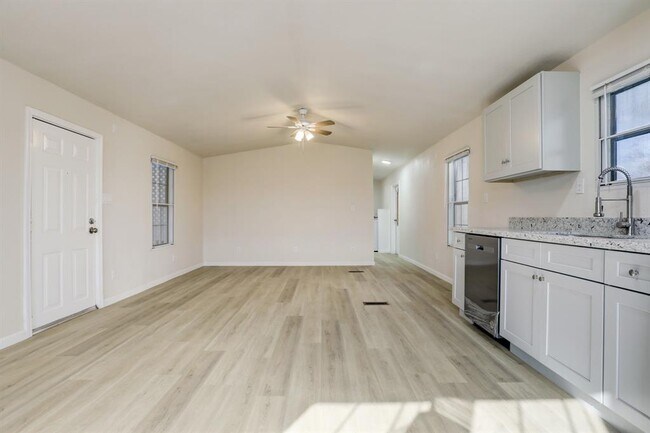 Building Photo - 5806 TX-35