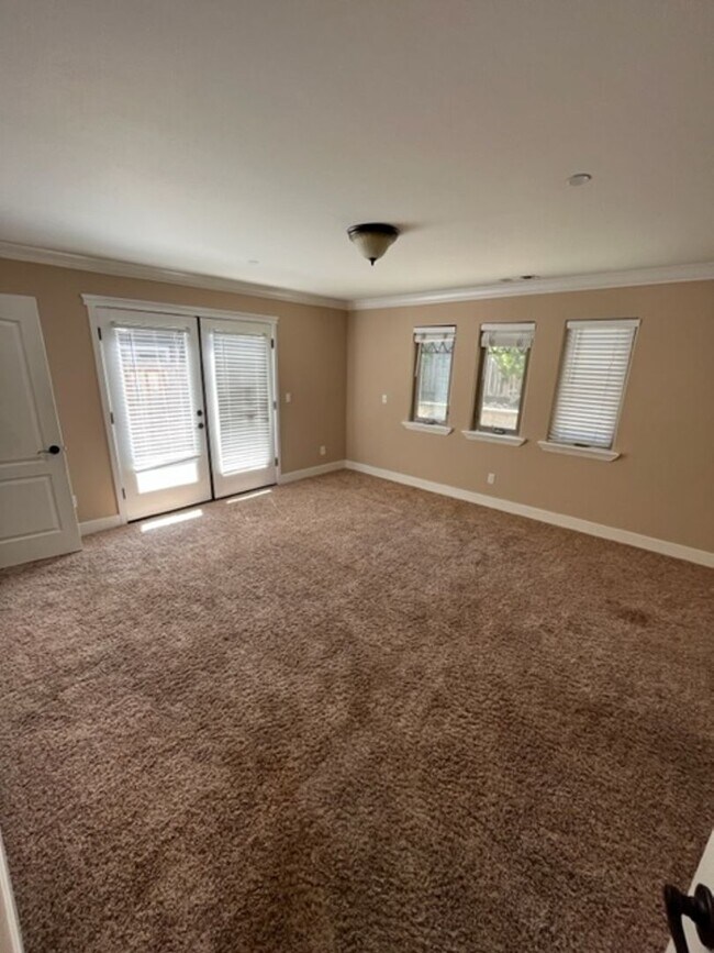 Foto del edificio - 241 Foothill Blvd