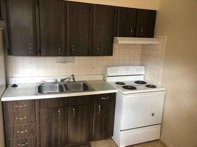 Building Photo - 4002 Esseldale Dr