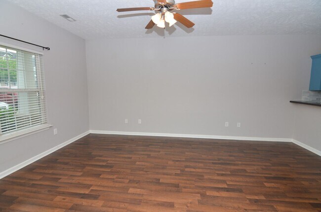 Foto del edificio - 2455 New Holland Cir