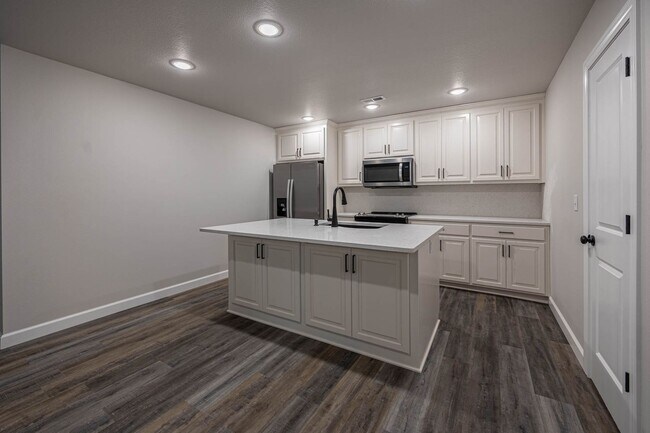 Building Photo - 358 SE 95th Rd