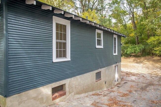 Building Photo - 3809 North Terrace