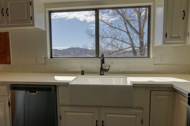 Foto del edificio - 24450 Willow Pass Dr