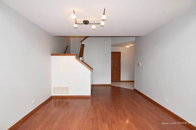 Building Photo - 120 Red Rose Dr