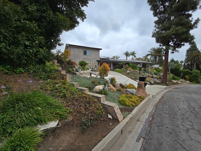 Foto del edificio - Fantastic 2 Bed, 2.5 Bath ADU unit in Sunn...