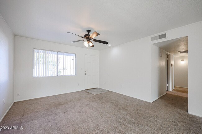 Building Photo - 1047 W Cornell Dr