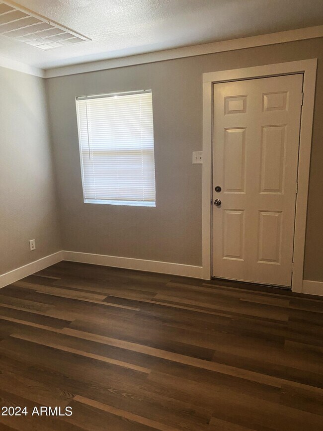 Foto del edificio - 1595 W Mountain View Rd