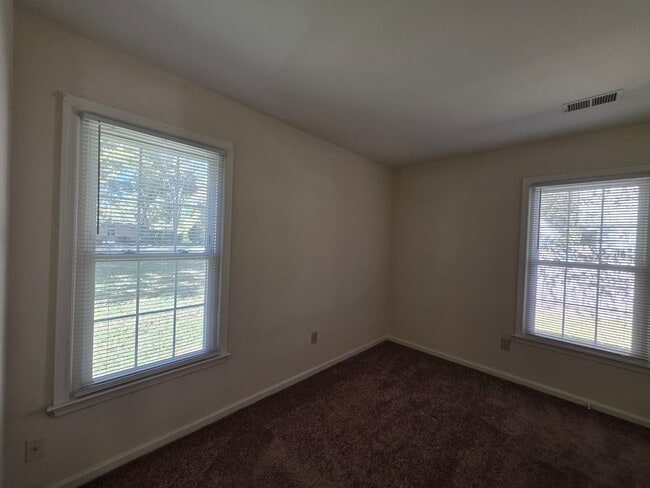 Foto del edificio - Move In Ready 3 Bedroom Ranch!