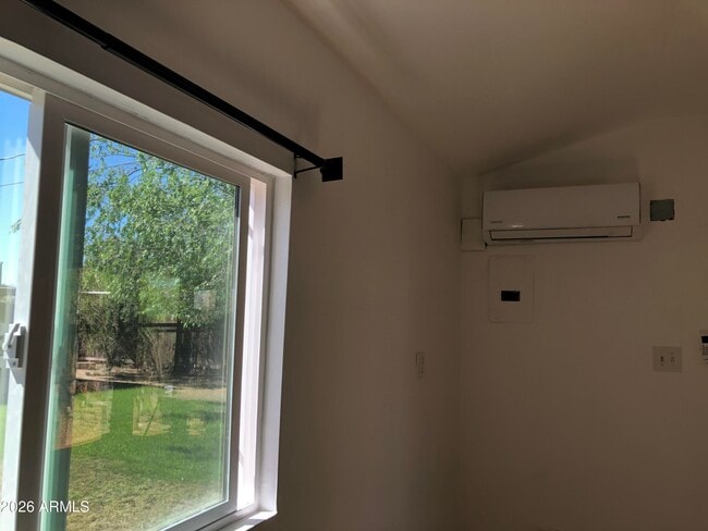 Building Photo - 708 W Howe St