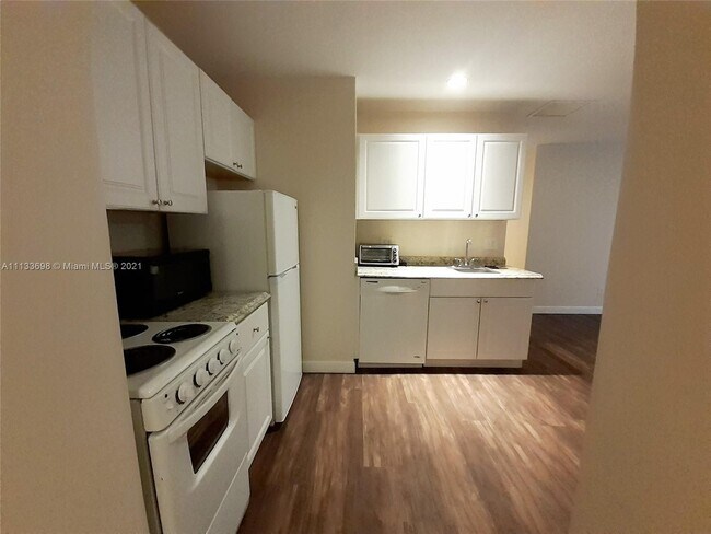 Building Photo - 13500 SW 10th Pl