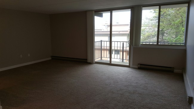 great room - 703 High Ave