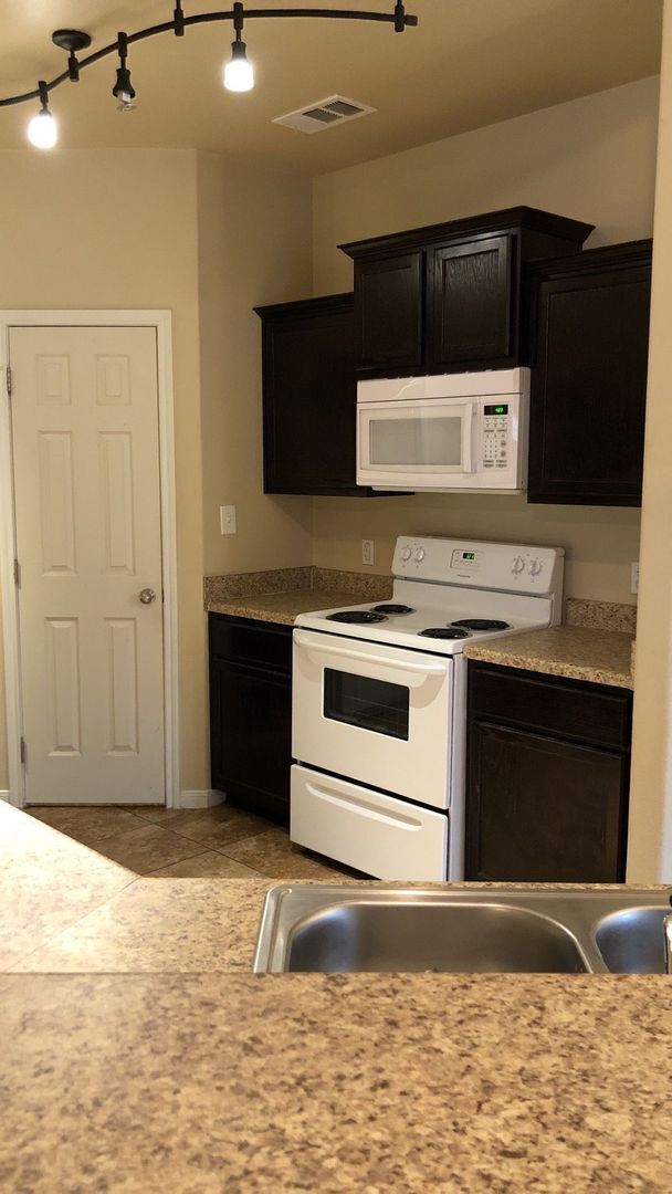 Foto del edificio - 1205 Cavalry Ln