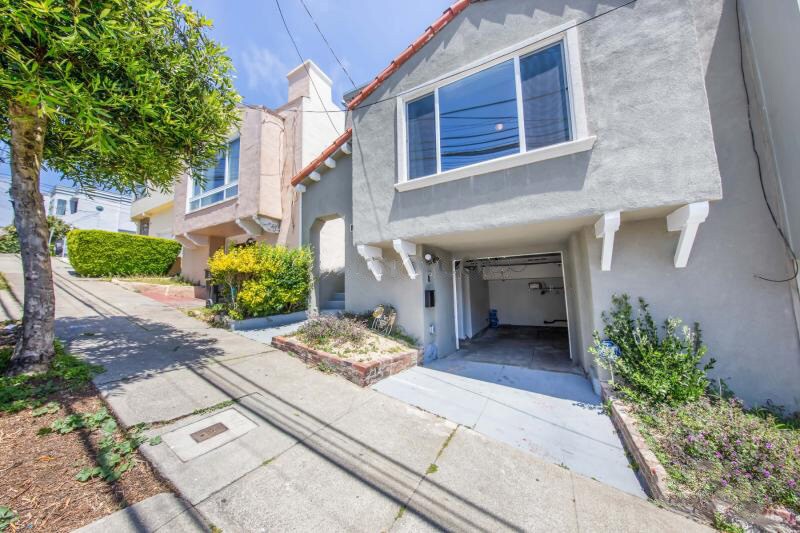 Primary Photo - 330 Lakeview Ave