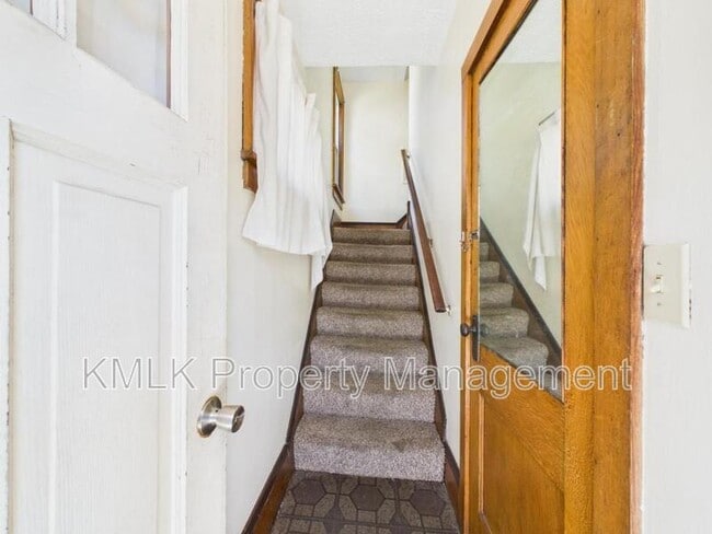 Building Photo - 117 Hazelwood Ave