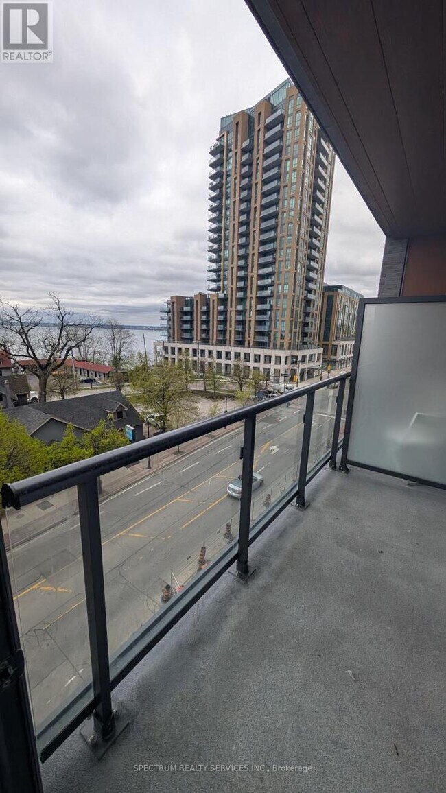 Photo du bâtiment - 2075 Lakeshore Rd.