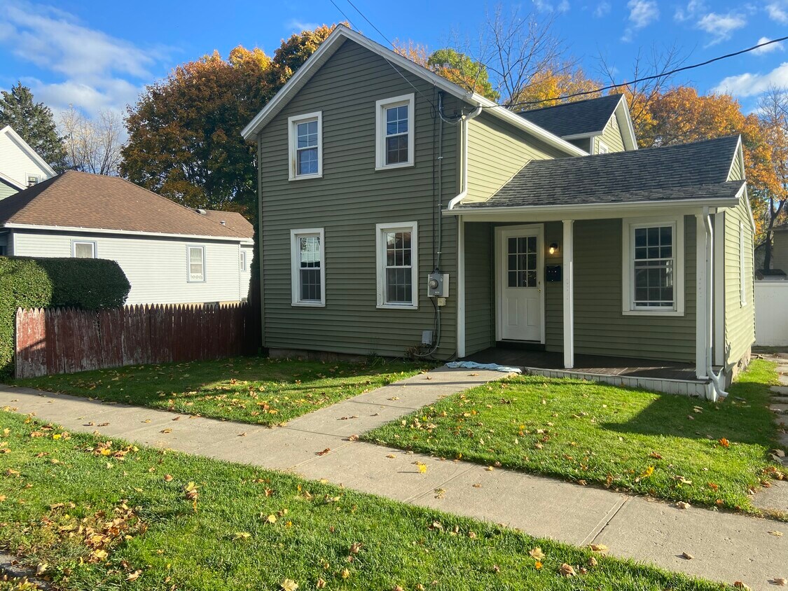 4 Bradford St, Auburn, NY 13021 House Rental in Auburn, NY