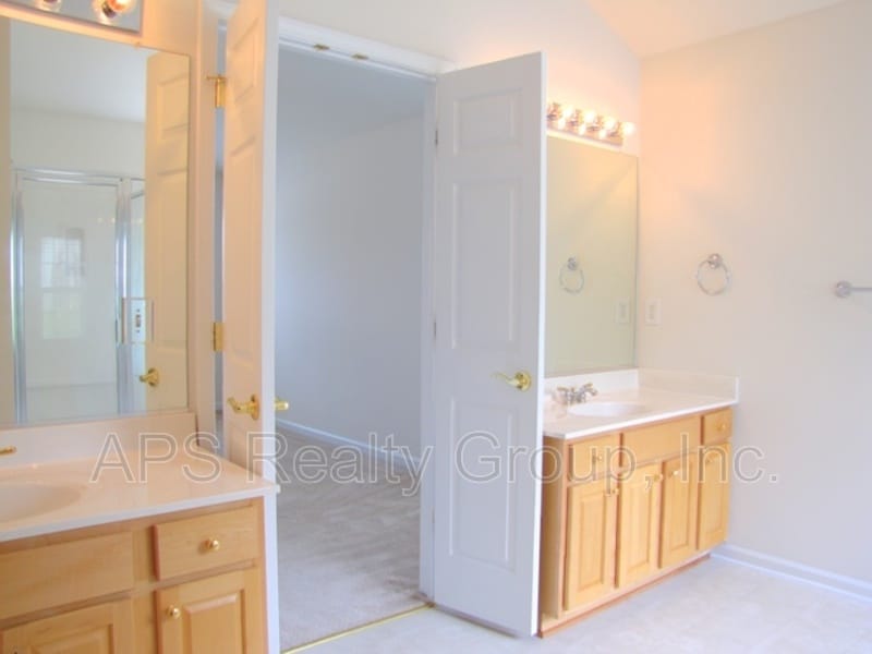 Building Photo - 4172 Turnberry Park Ct