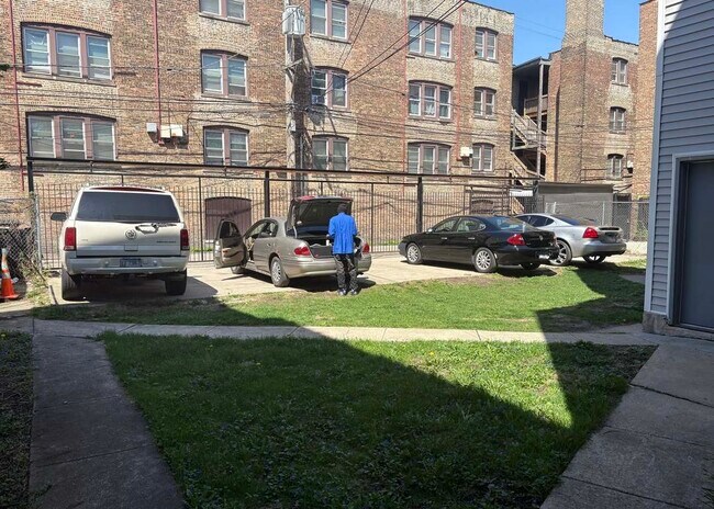 Building Photo - 8120 S Ellis Ave