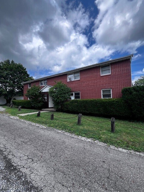 968 E 3rd St Salem, OH 44460 – photo 1 of 14