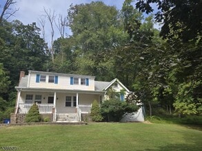 Building Photo - 6 Round Valley Rd