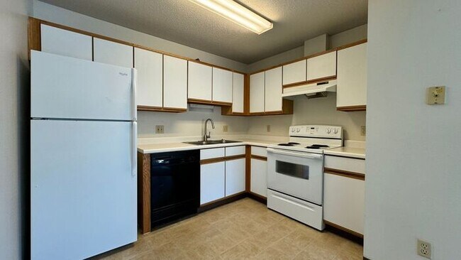 Foto del edificio - $1,350 | 3 Bedroom, 1 Bathroom Apartment |...