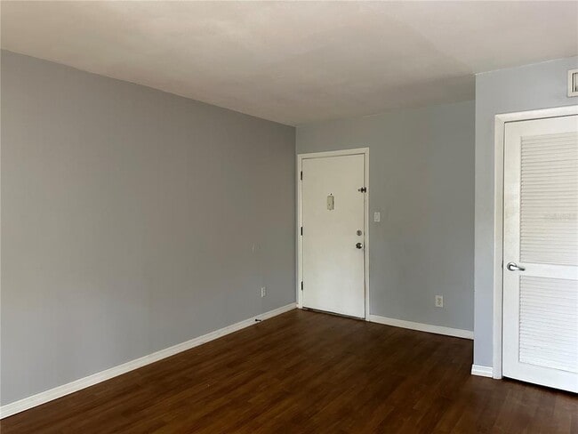 Building Photo - 142 Springwood Cir