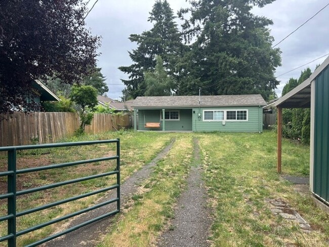 Photo - SE Portland: Charming 1-bedroom, 1-bath cottage near Woodstock Blvd House