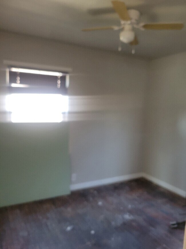 Building Photo - 834 E 35th Pl