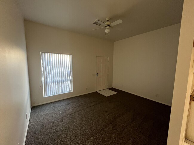 Building Photo - 6454 Palm View Ave