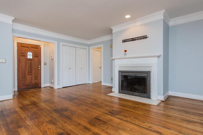 Building Photo - 2310 Melante Dr NE