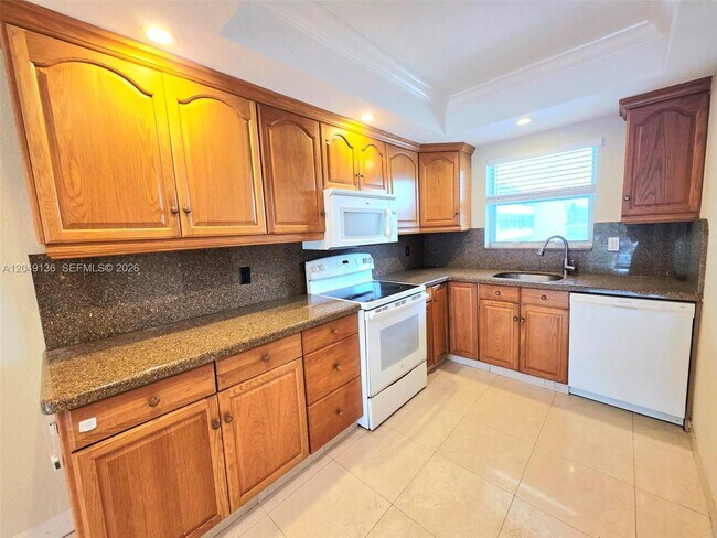 Foto del edificio - 1400 NE 57th Ct