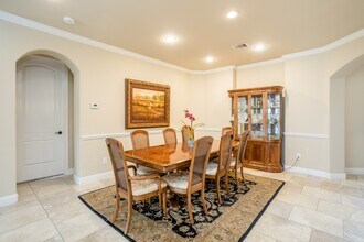 Building Photo - 7339 Chatham Green Dr