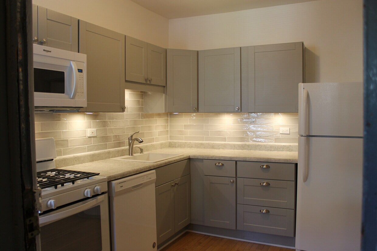 Updated Kitchen - 4850 N Rockwell St