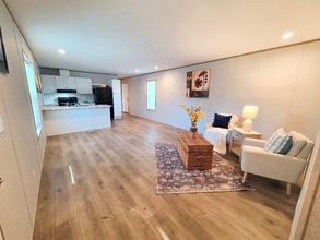 Building Photo - 87 Deerwood Park