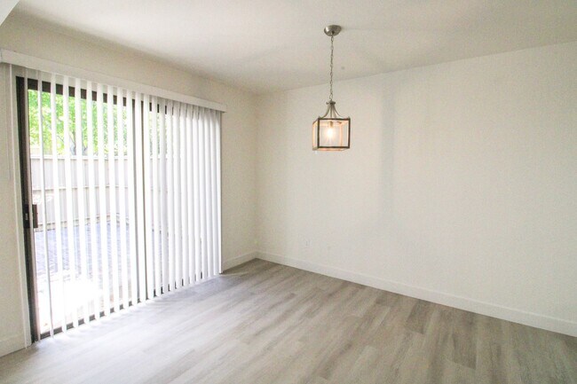Foto del edificio - 2 Bed, 2 Bath Townhome in San Luis Obispo!