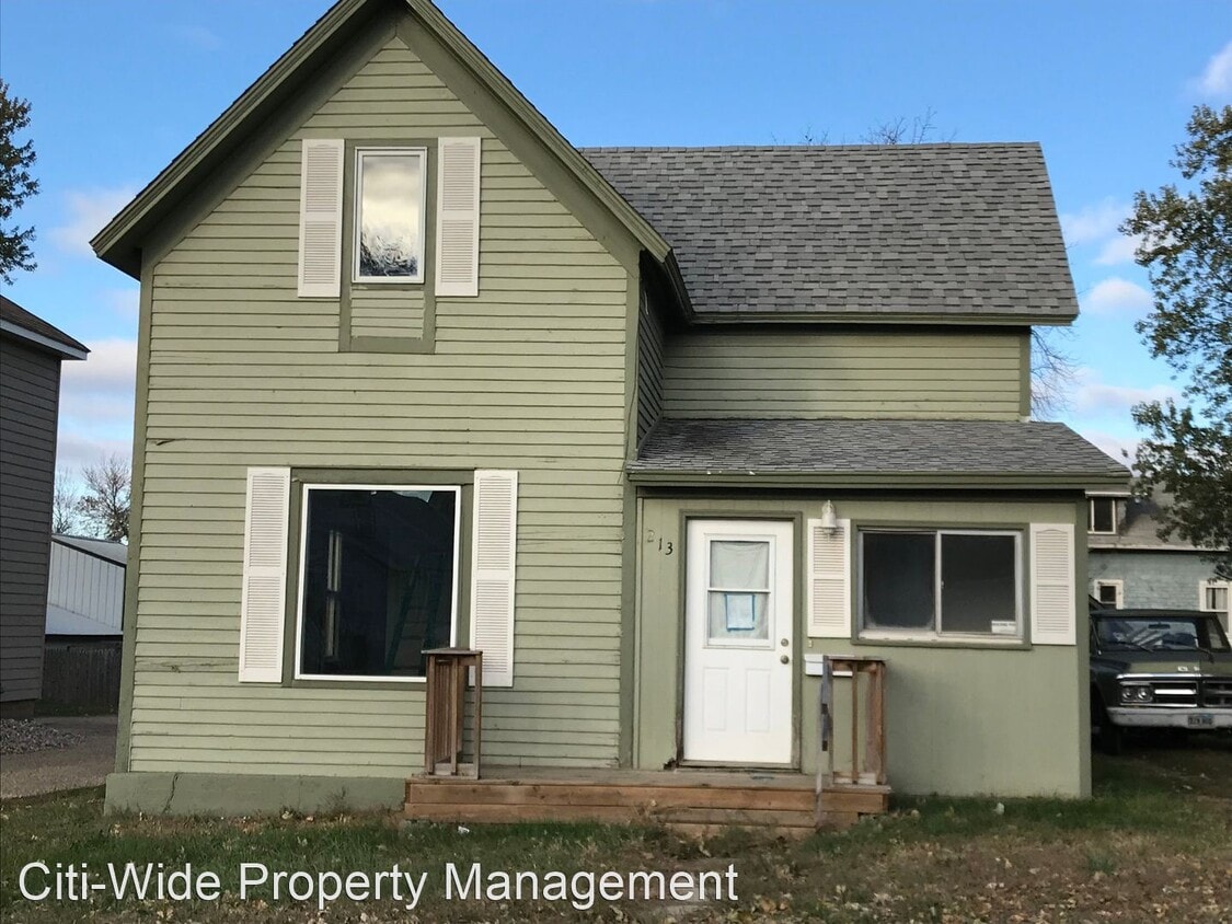 Primary Photo - 4 br, 1.5 bath House - 213 4th St NE