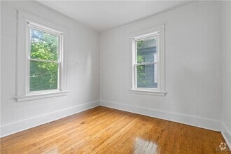 Building Photo - 148 Lilac St