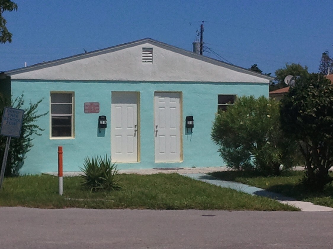 Duplex Apartments in Boynton Beach, FL