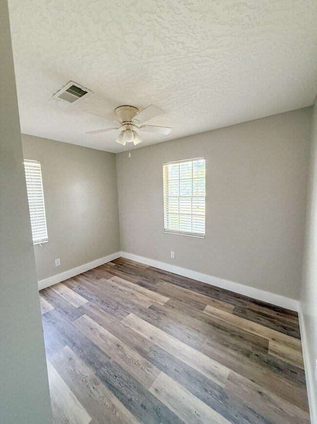 Foto del edificio - Charming Renovated Brick Home in Fort Walt...