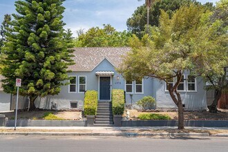 Building Photo - 4978 N Maywood Ave
