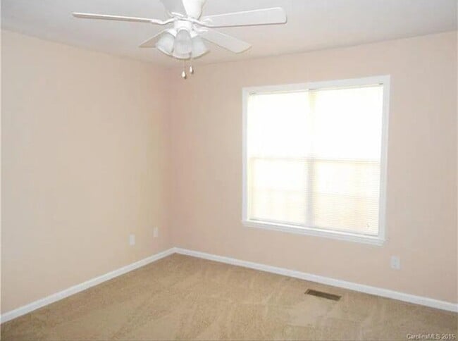 Foto del edificio - 6733 Bevington Ridge Rd