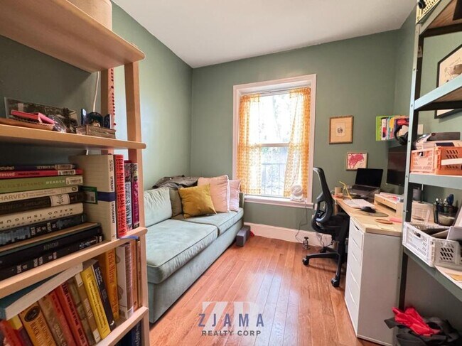 Building Photo - 3 bedroom in Brooklyn NY 11238