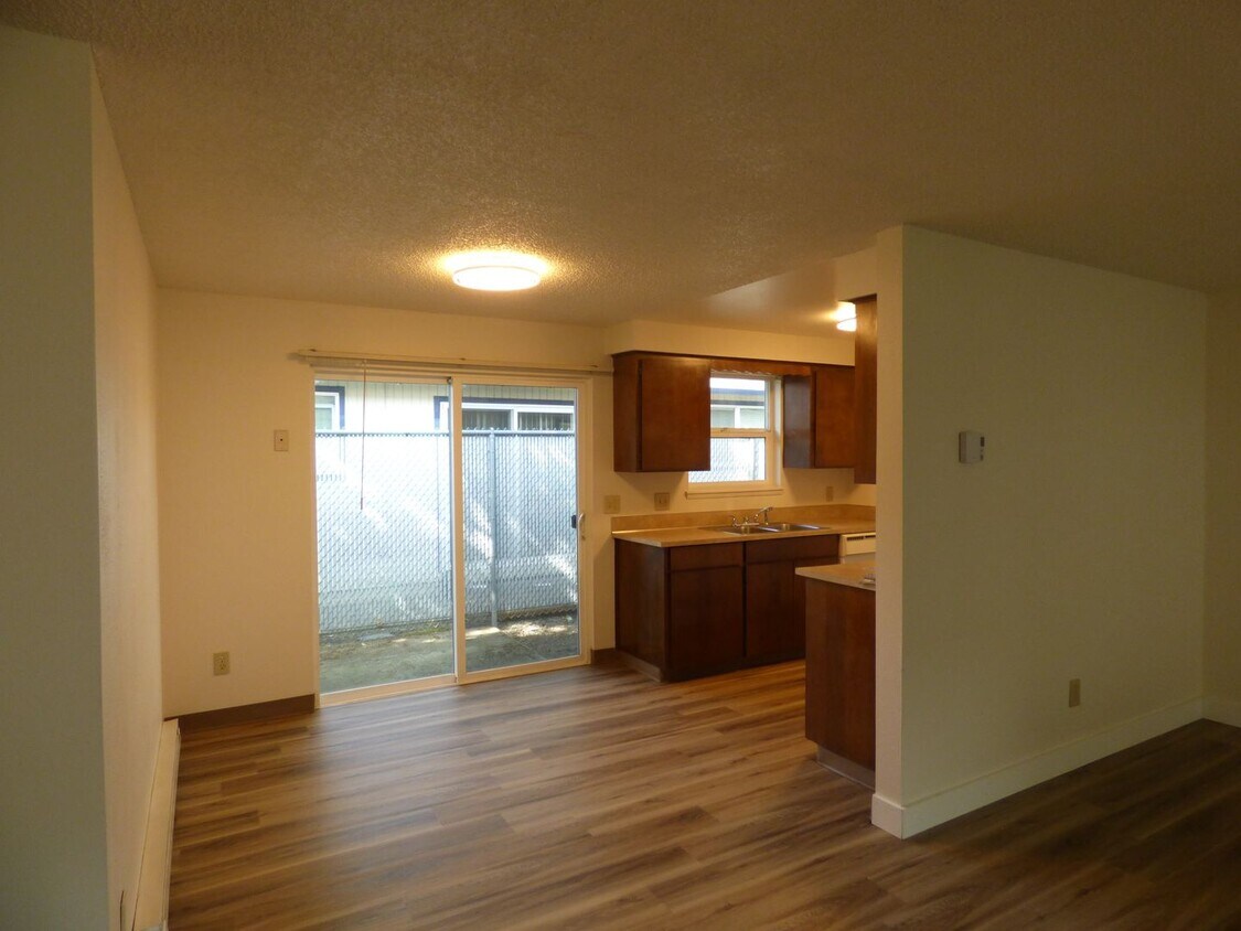 Primary Photo - 1160-1180 18th St SE Salem, OR 97302