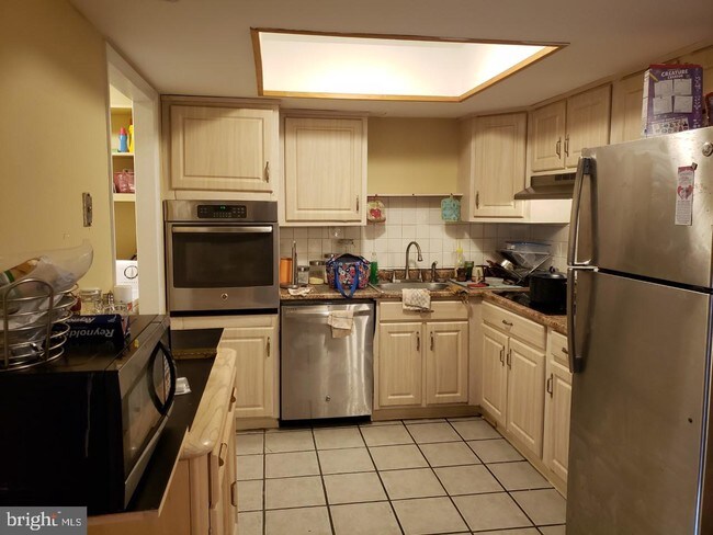Foto del edificio - 24 Raeburn Ln