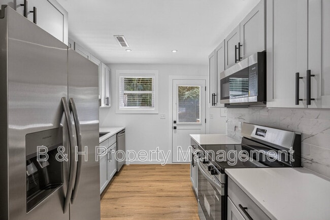Building Photo - 206 Boatman St