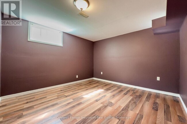 Building Photo - 37 Dunhill Crescent